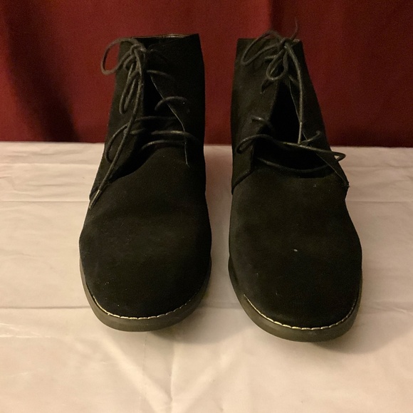 Black ankle booties in size 10. - Picture 2 of 6